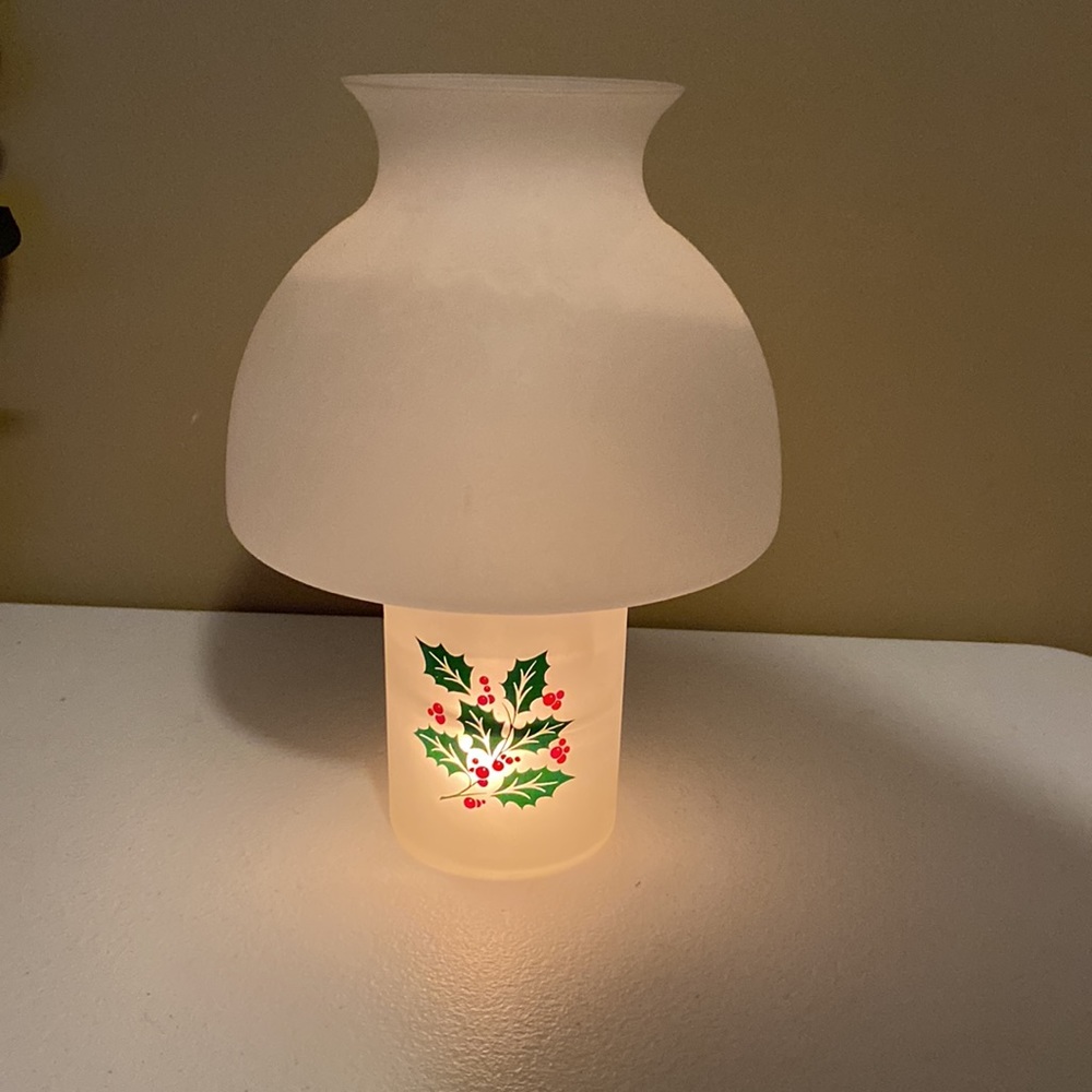 🎄🎄🎄 Holly and Frost Candlelamp